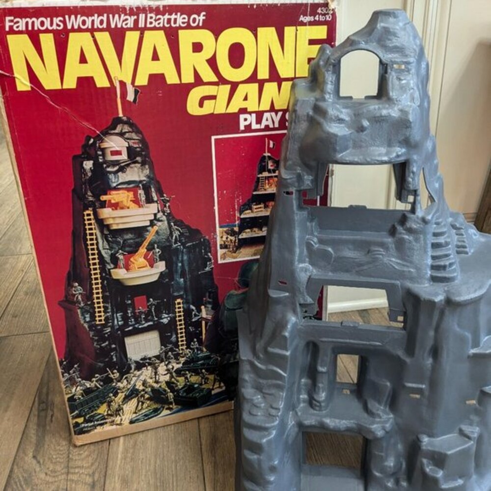 Vintage Marx Toys World War II Battle of Navarone Giant‎ Soldiers Playset w/ box